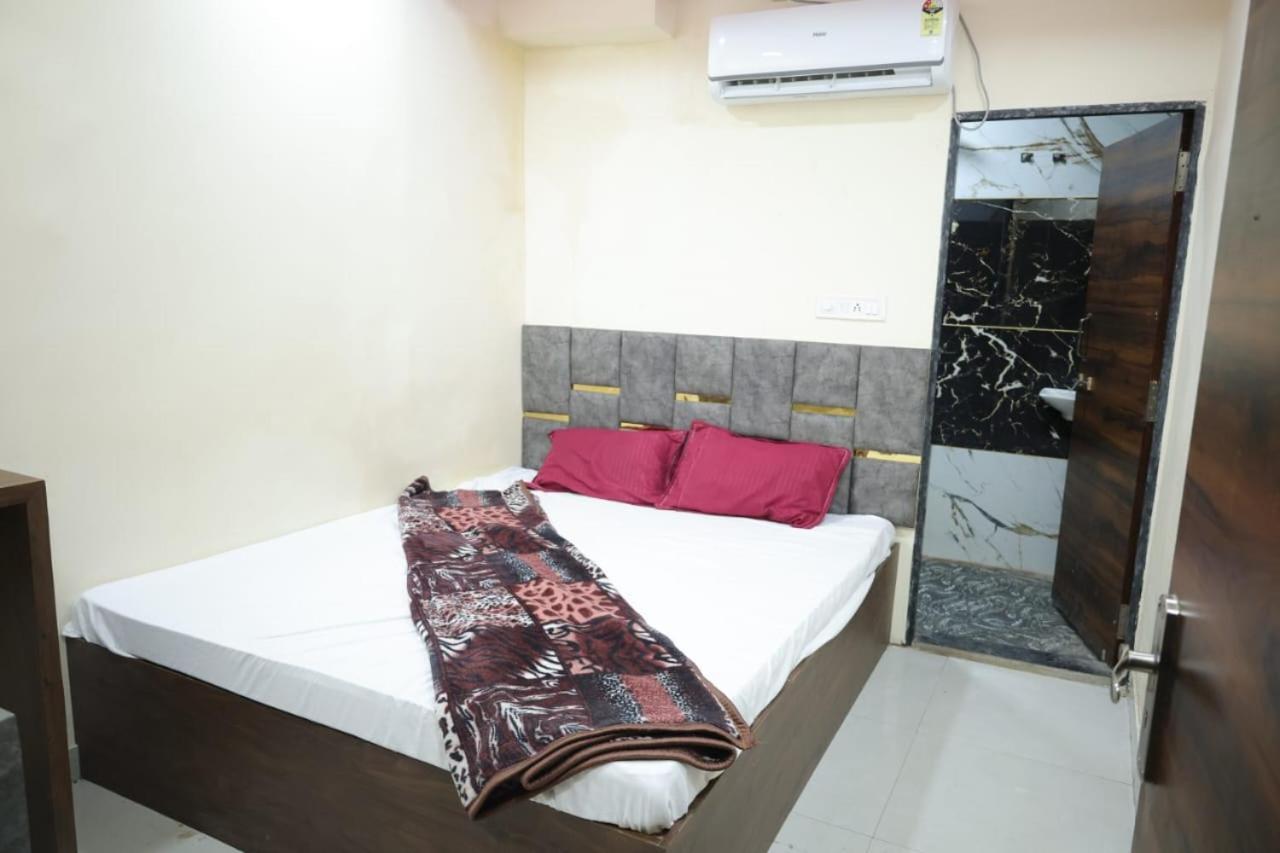 Hotel Shree Kalbhairav Kripa ウッジャイン エクステリア 写真